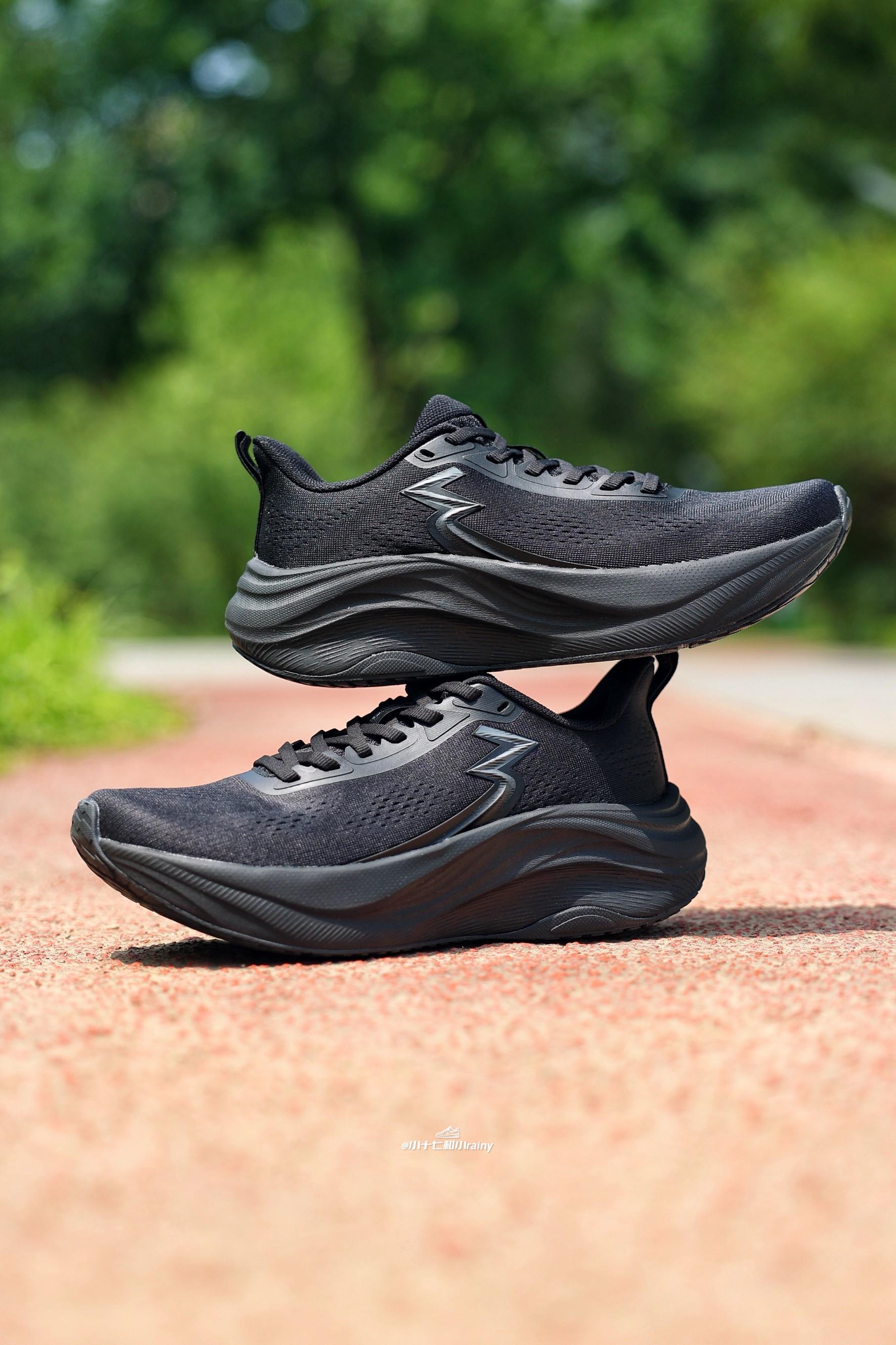 夏日通勤新宠!这双“踩云感”跑鞋,舒服到不想脱!👟